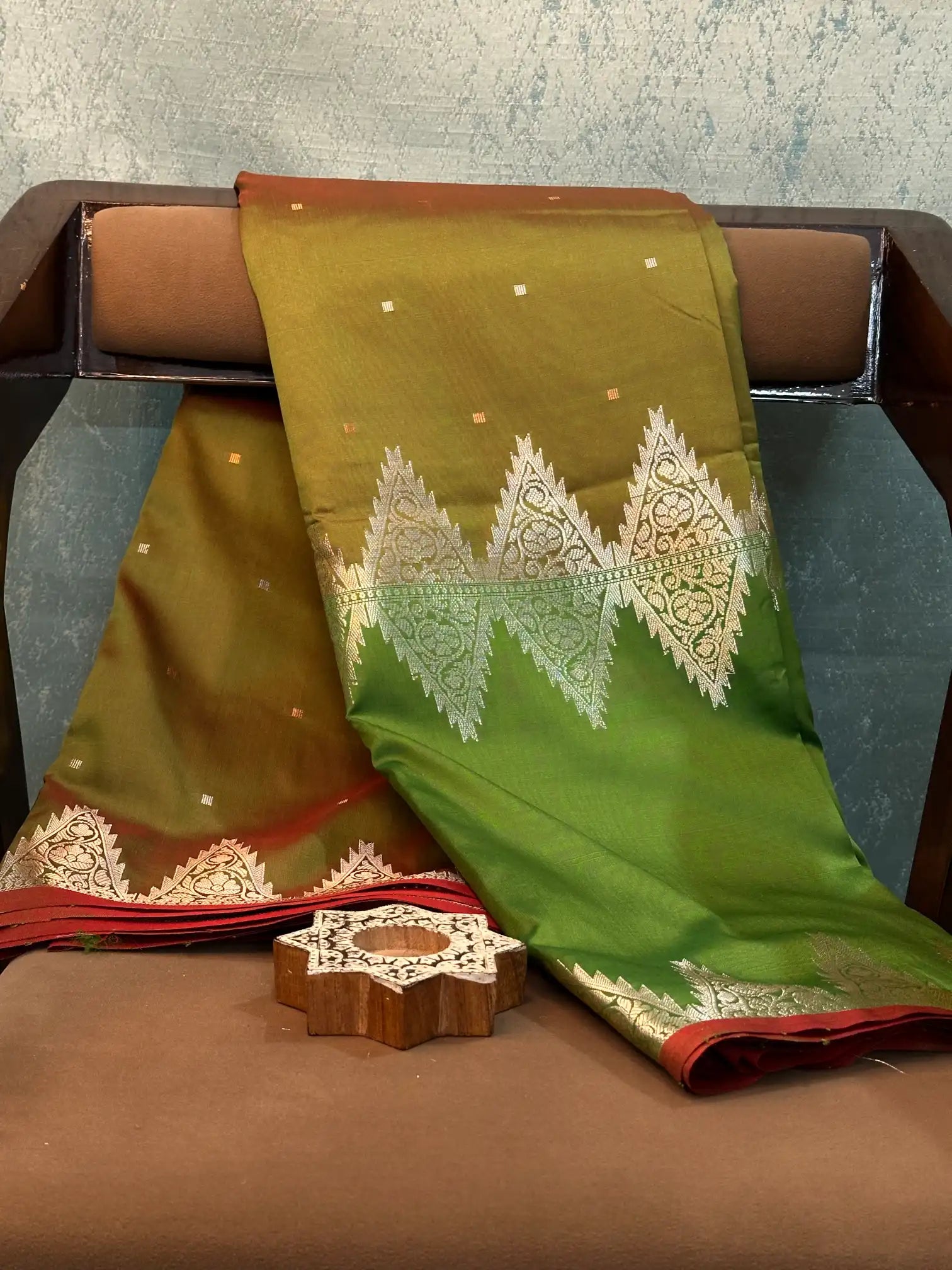 Eccentric Weave Softsilk Traditional Banarasi Saree