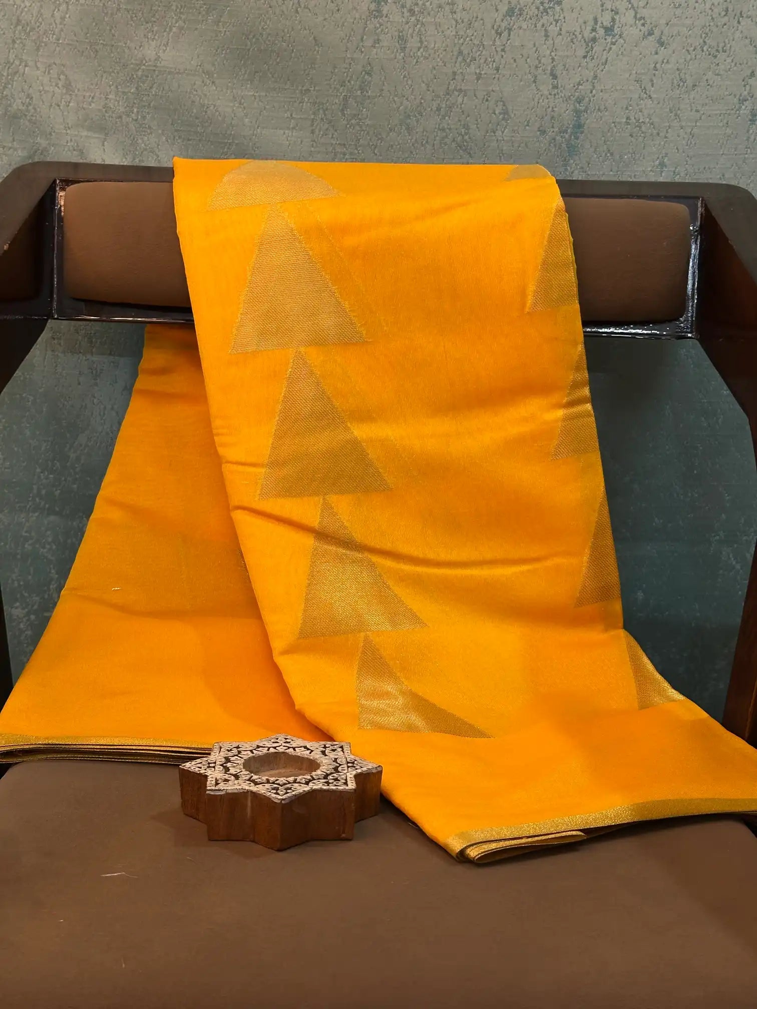 Contemporary Weave Kora Tissue Silk Banarasi Saree