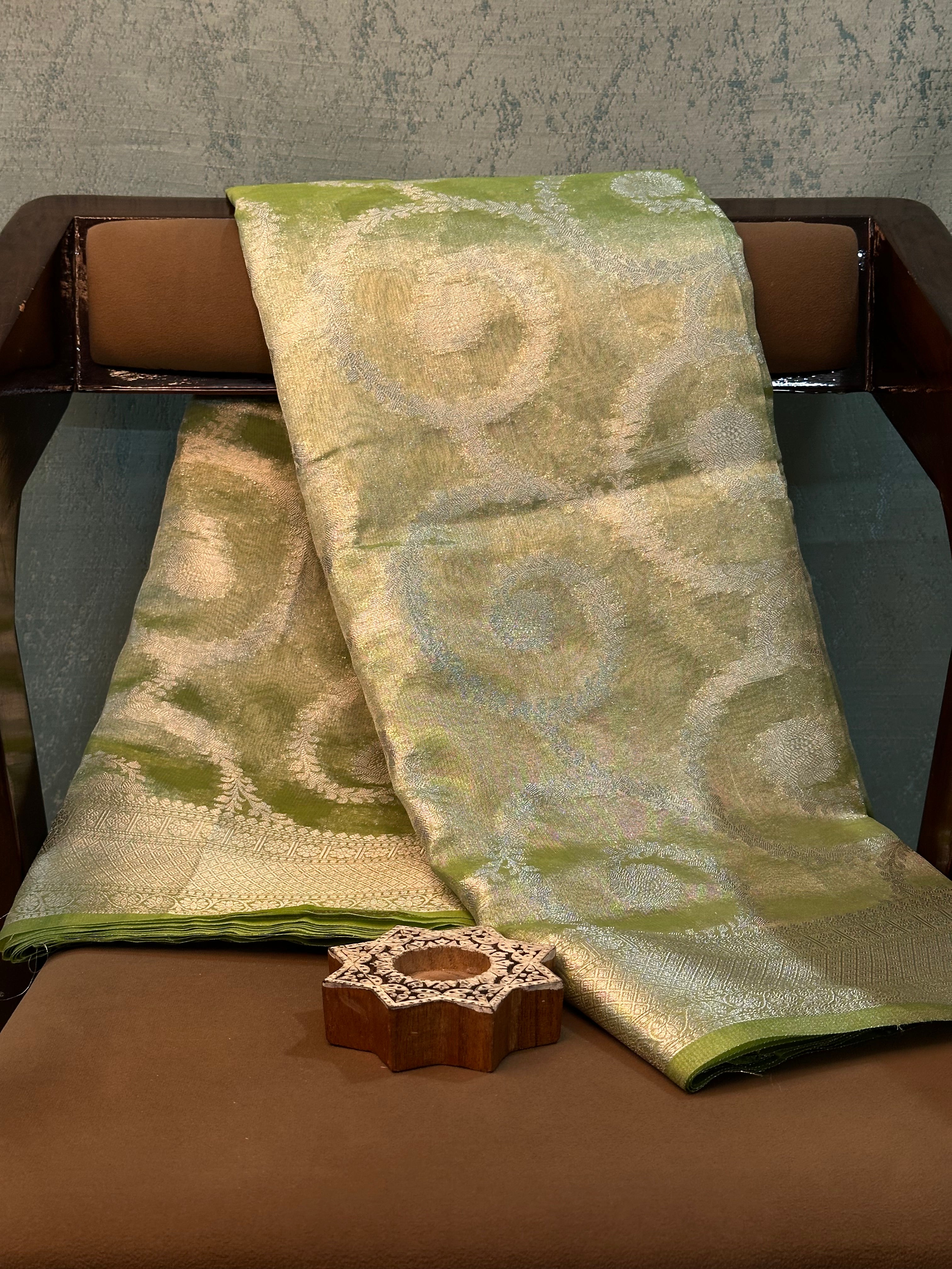 Contemporary Weave Kora Tissue Silk Banarasi Saree