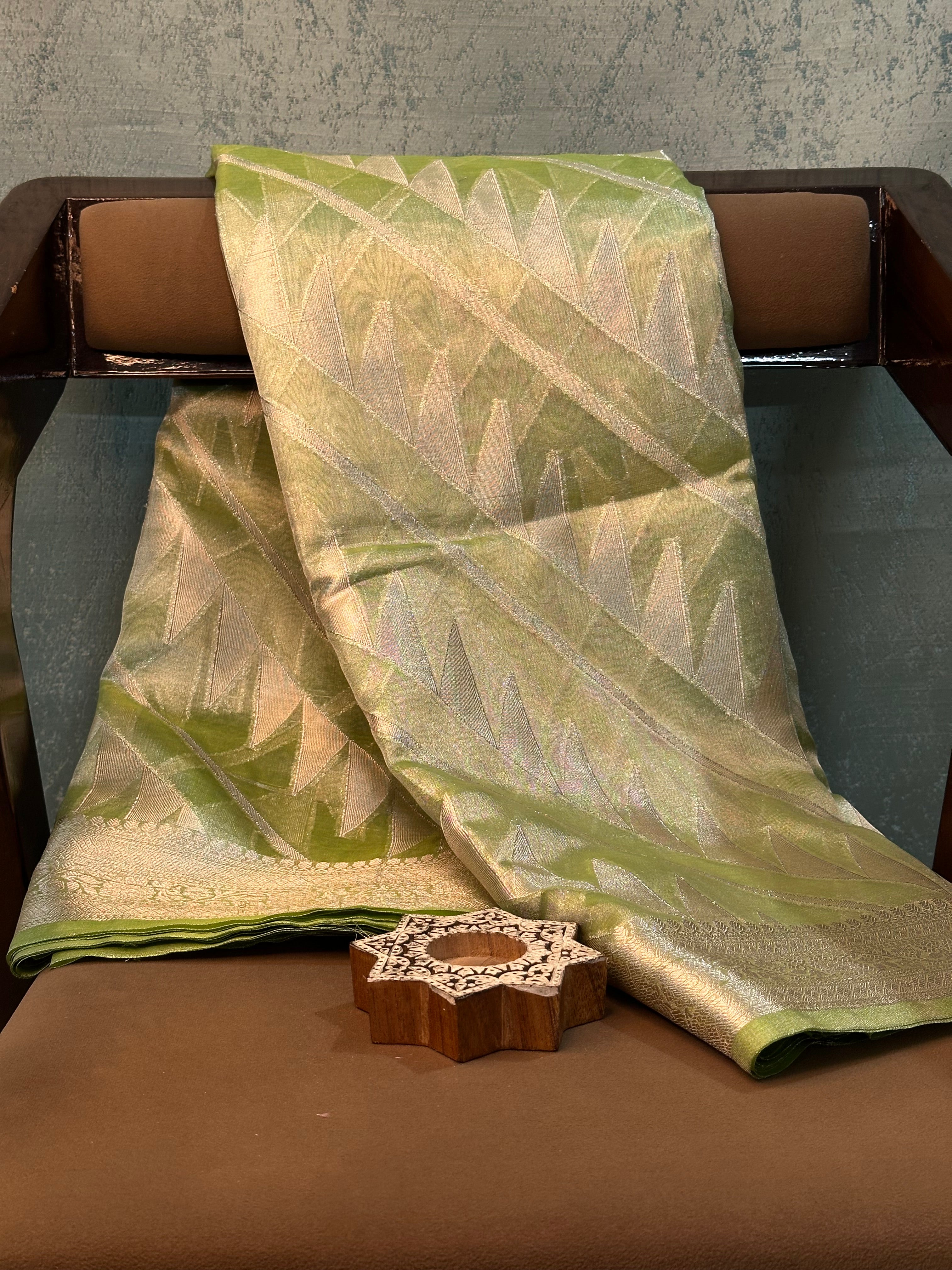Contemporary Weave Kora Tissue Silk Banarasi Saree