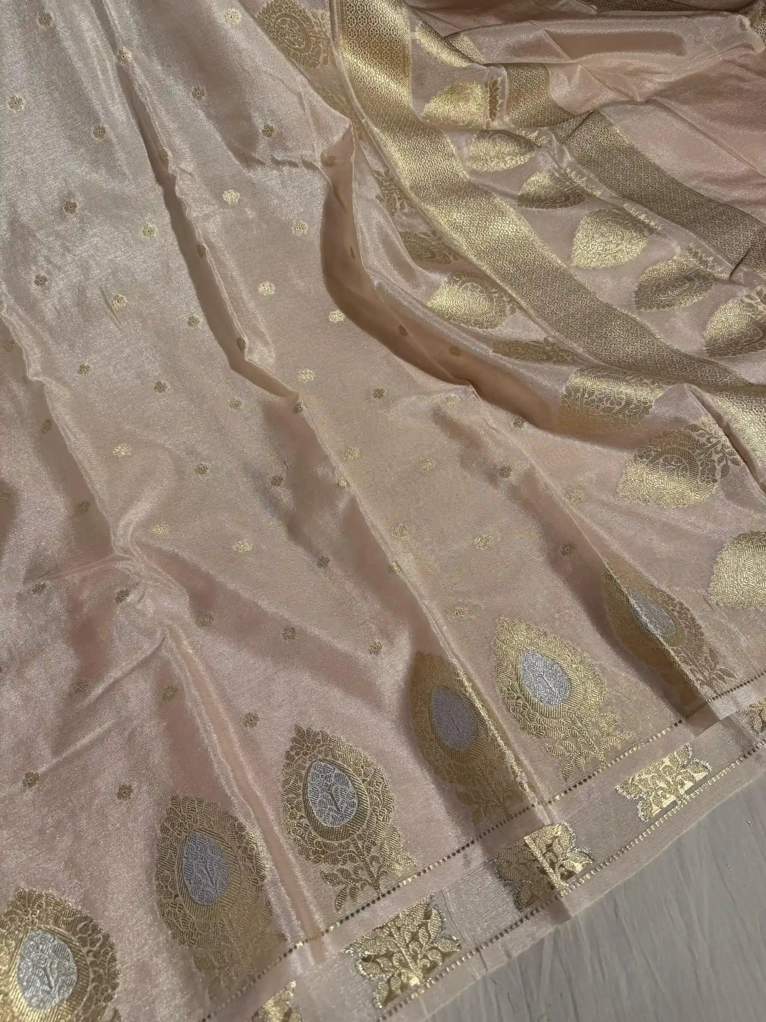 ivory shade chiniya silk saree with rich pallu abd blouse 