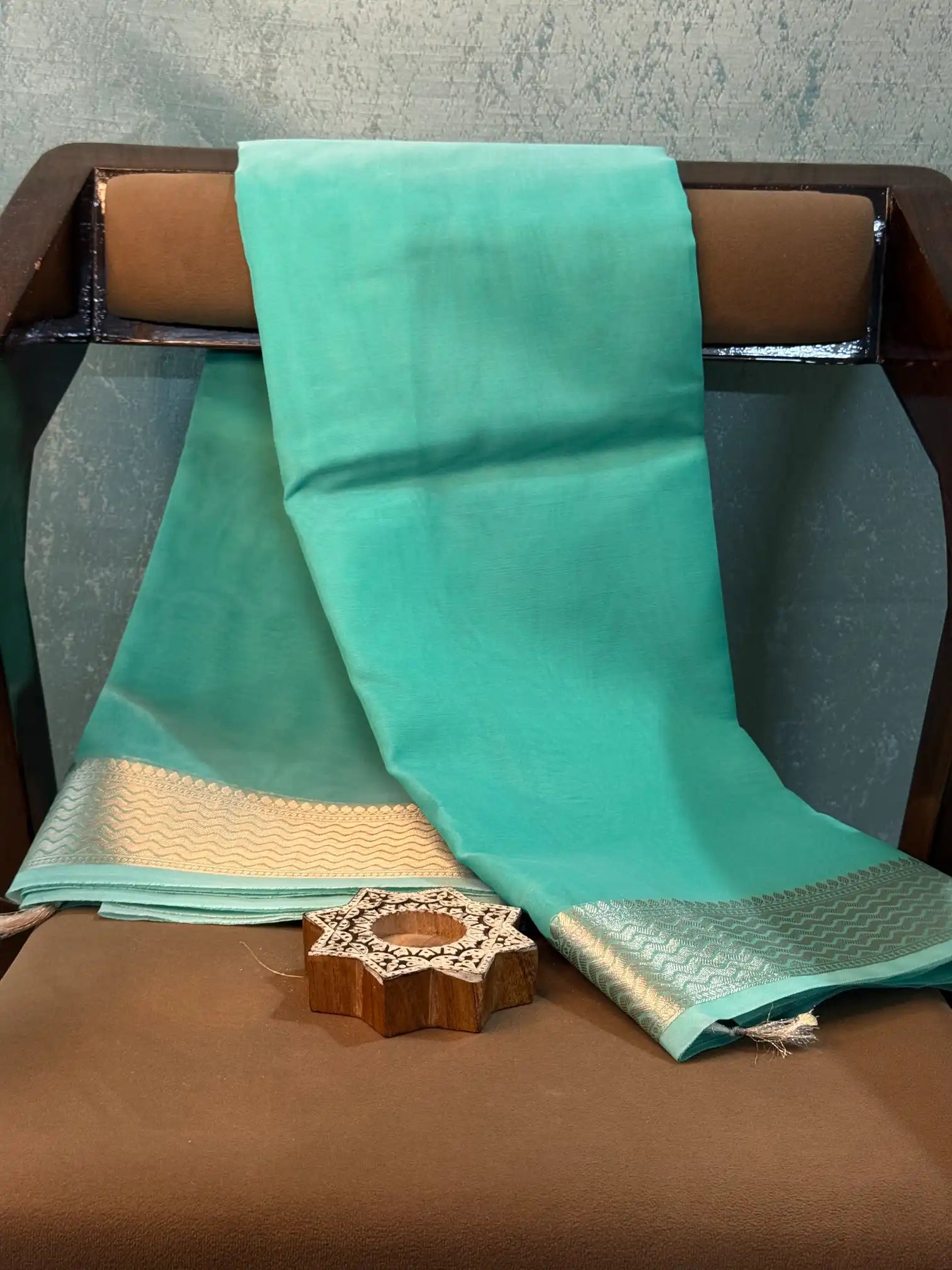 Contemporary Weave Kora Tissue Silk Banarasi Saree