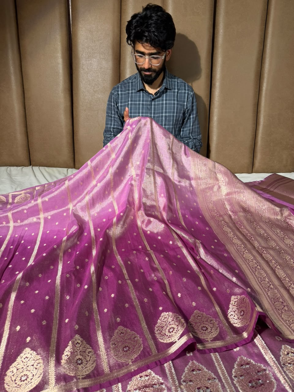 Ombré pink soft breathable tissue Banarasi saree