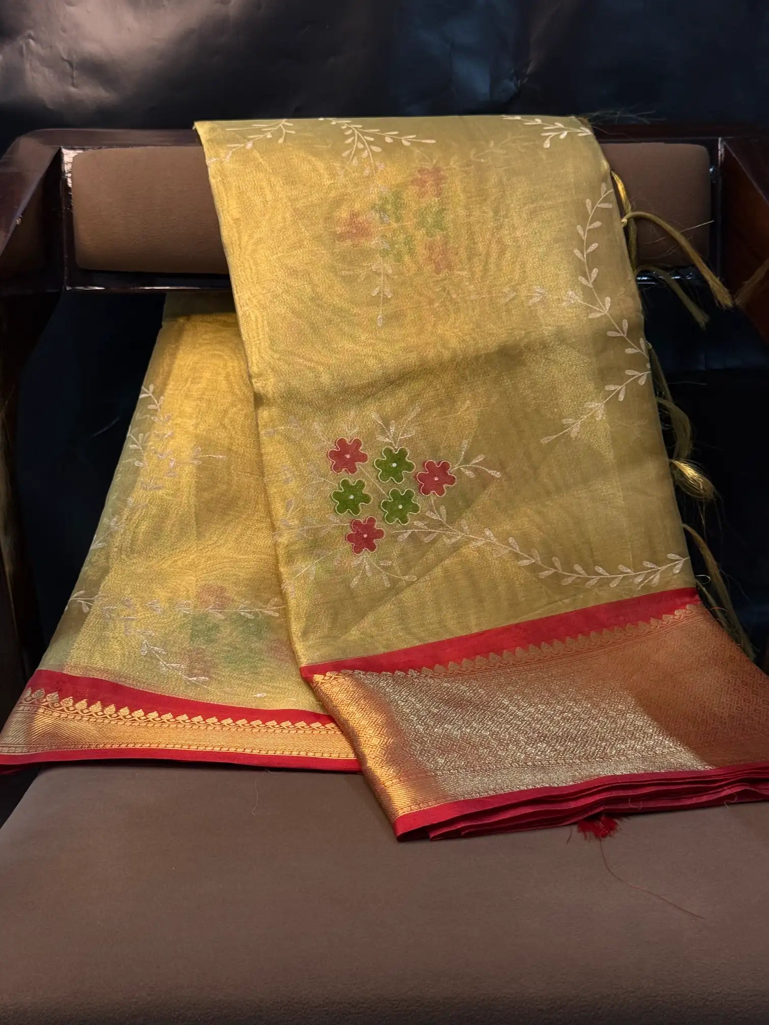 Traditional weave Softsilk Banarasi saree