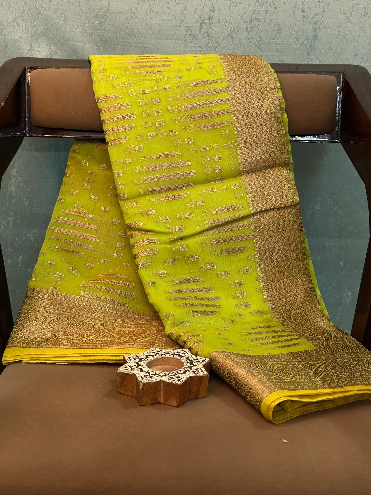 Contemporary Weave Kora Tissue Silk Banarasi Saree