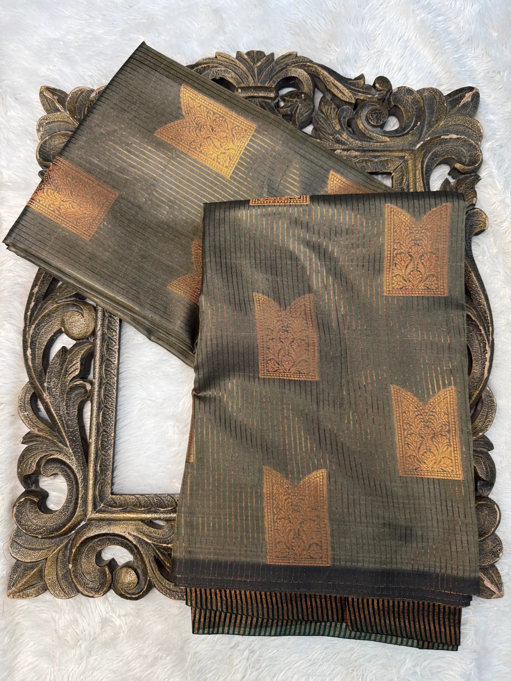 Eccentric Weave Softsilk Traditional Banarasi Saree