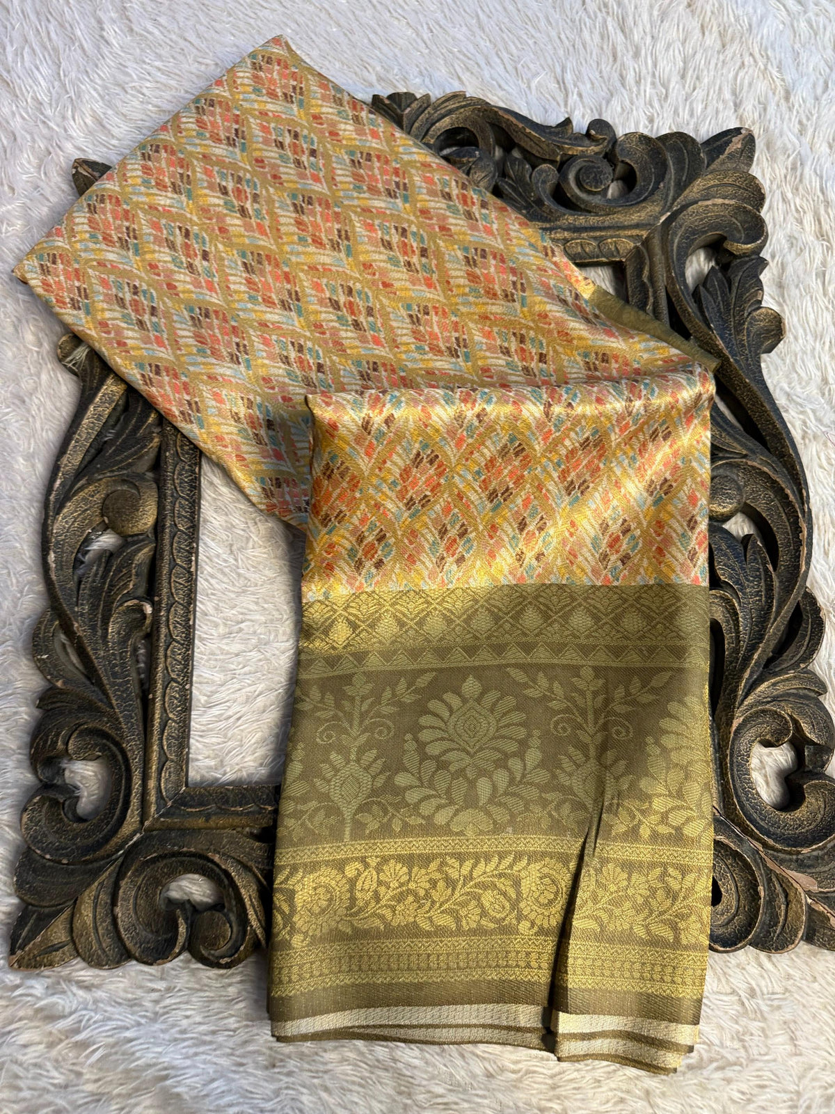 Trending Softsilk Jacquard Unique Banarasi Saree