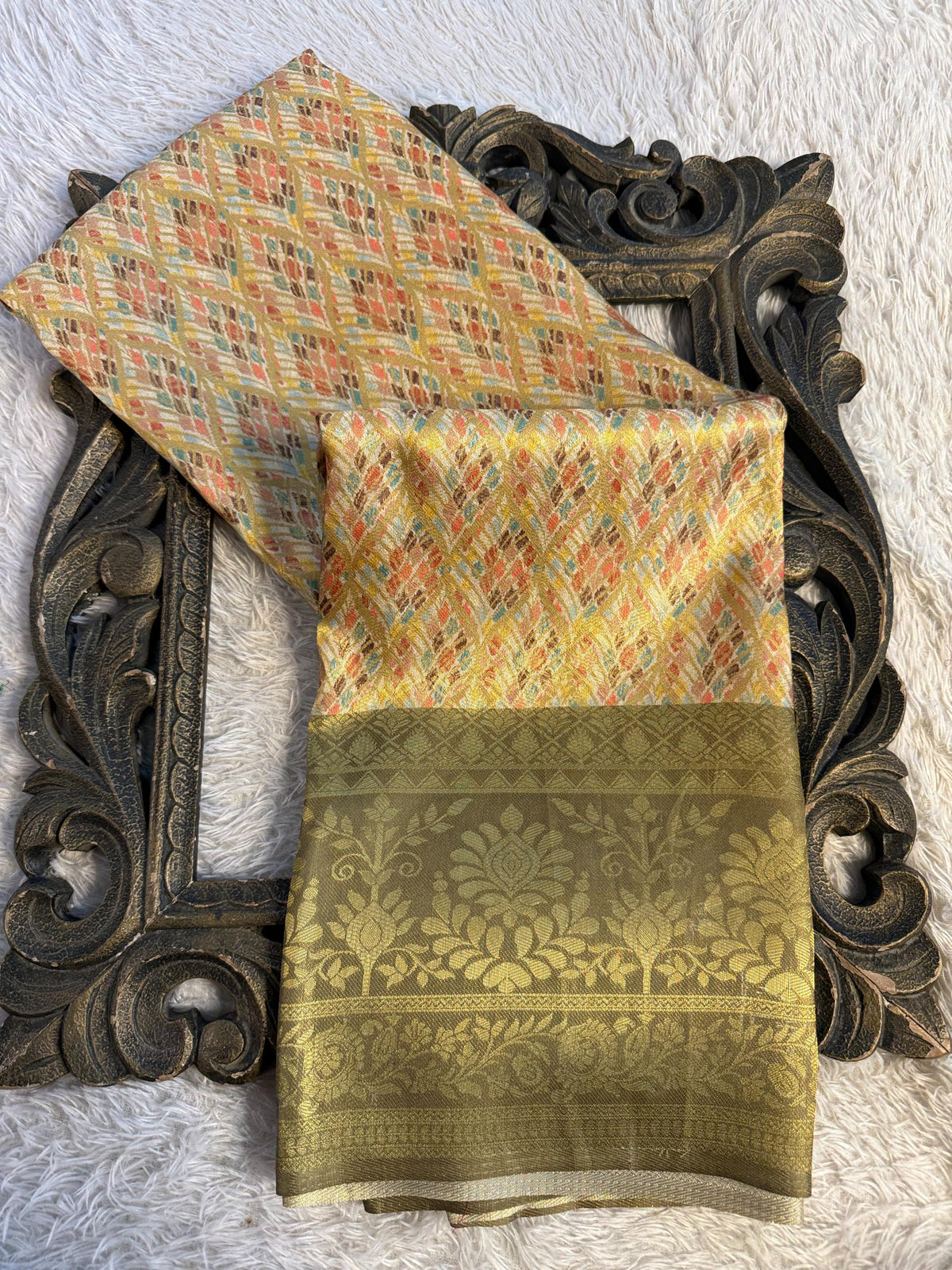 Trending Softsilk Jacquard Unique Banarasi Saree