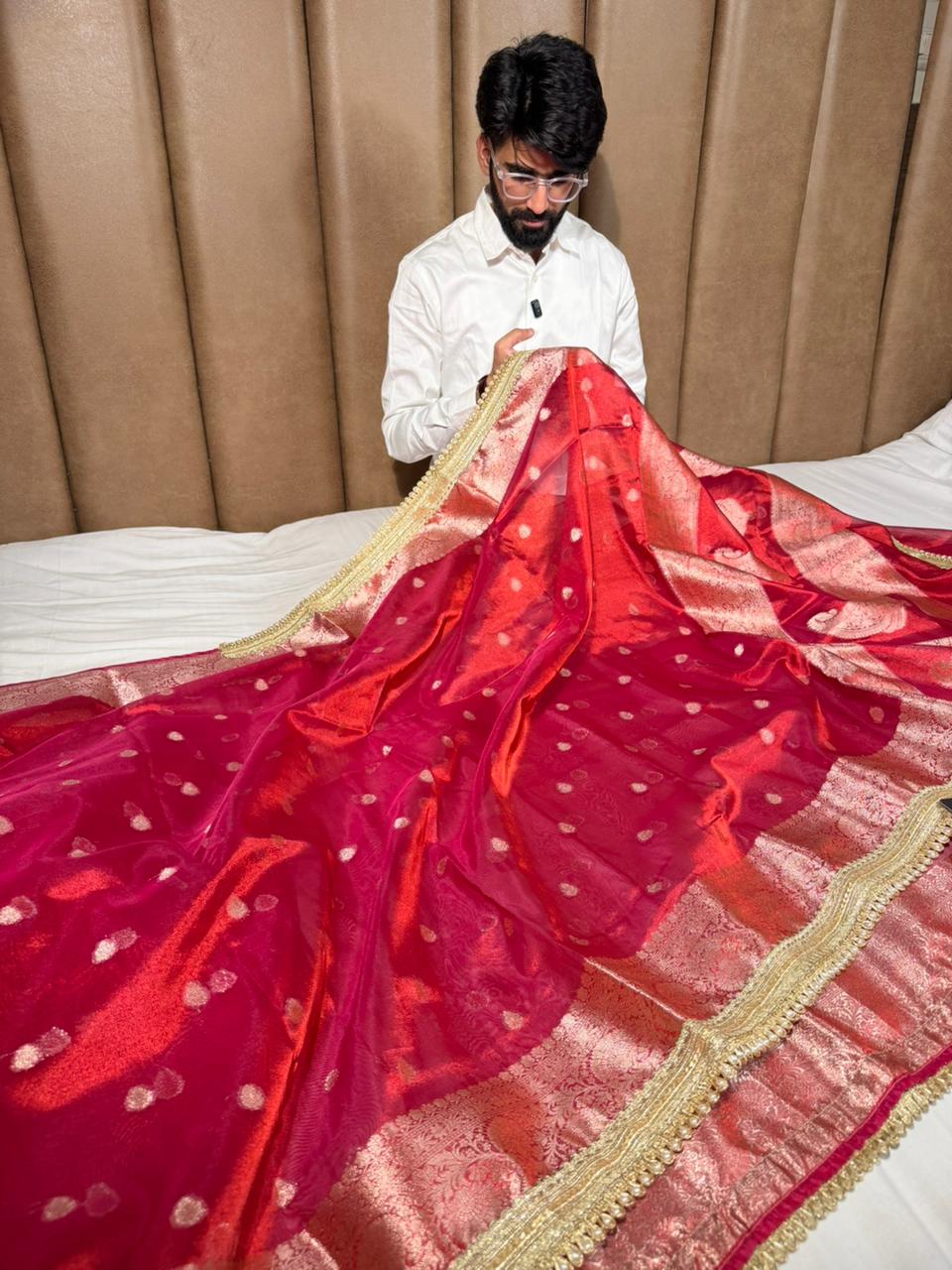 Eccentric Shade Kora Tissue Silk Designer Banarasi Saree